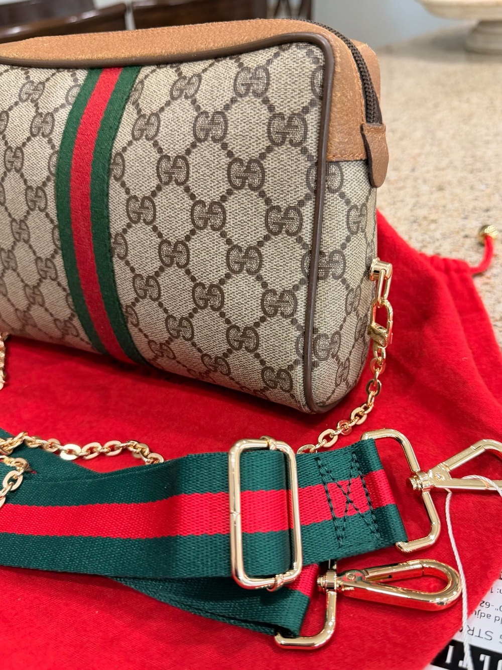 🔥🔥 VINTAGE GUCCI LEATHER GG SHERRY LINECROSSBODY/ POUCH/ CLUTCH 🔥🔥 - Picture 13 of 14